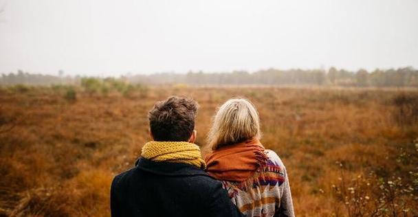 恋爱时男生会考虑女生的家庭条件吗？如何影响关系发展？