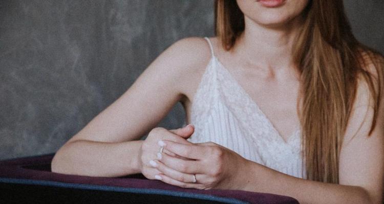 女人出轨后如何挽回老公的心？真心道歉和小心弥补的正确方法是什么？