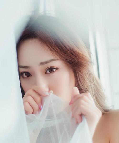 女人如何巧妙应对老公的前妻？有哪些有效策略？