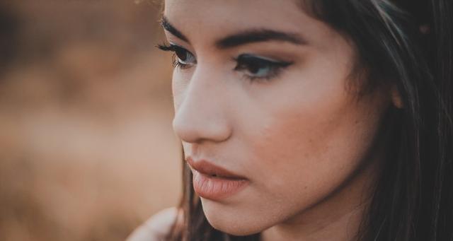 女人对男人动了真情会有哪些表现？如何识别真心？