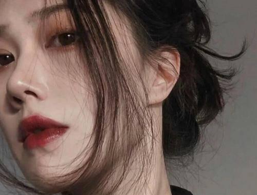 如何运用五招策略赢得他的爱？女人在爱情中应该注意什么？