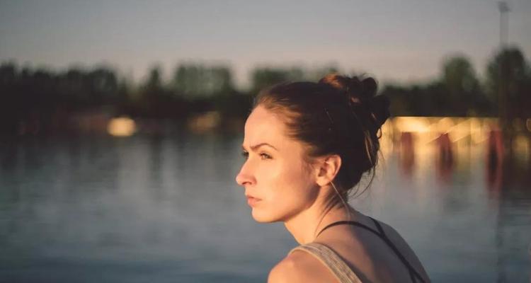 聪明女人挽回男友的绝招有哪些？如何有效修复感情裂痕？