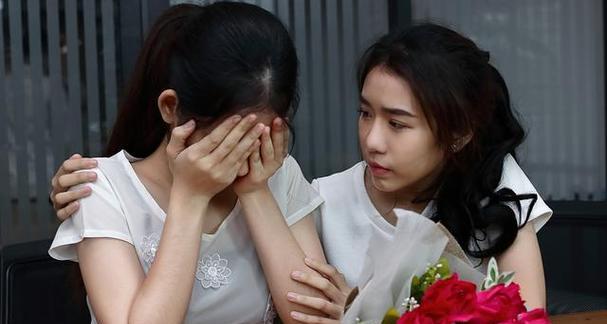 爱人迟迟不肯和原配离婚我该继续等待吗？如何处理这种情感困境？