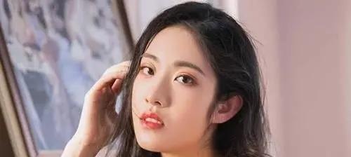 女孩现场挽回男友遭打脸？如何处理尴尬情感危机？