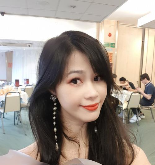 恋爱中女人买礼物算倒贴吗？如何平衡感情与物质付出？