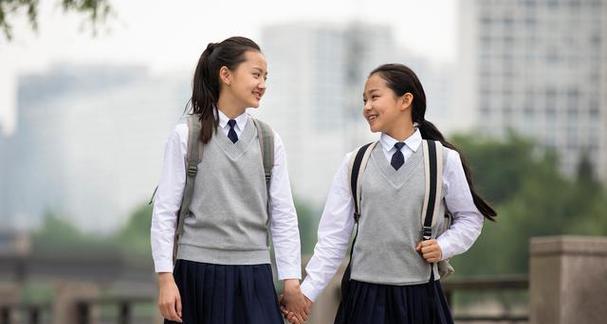 高中生早恋被发现怎么办？家长和学校应如何应对？