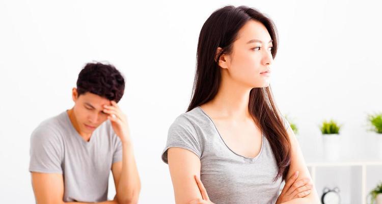 男朋友劈腿了值得挽回吗？如何处理背叛的情感危机？