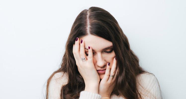 如何挽回被自己伤害的女友？有效沟通和行动的策略是什么？