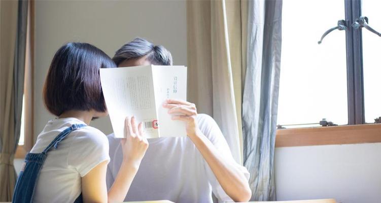 男人喜欢异性的表现有哪些？如何识别男性对女性的暗恋信号？