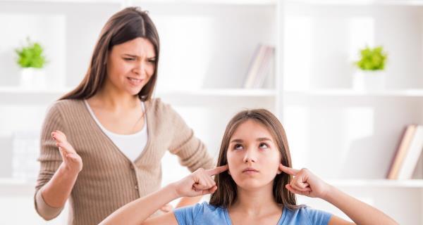 挑战异地恋，赢得家人认可（如何面对男友家人的反对与质疑）