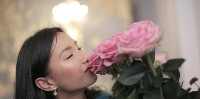聪明的女人如何应对丈夫出轨（以智慧应对婚姻危机）